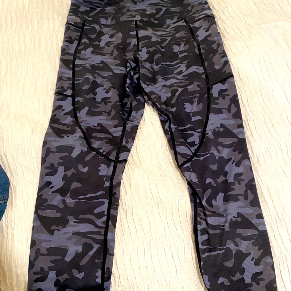 Zyia Camo crop pants